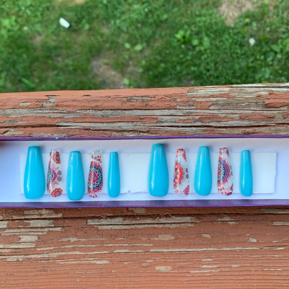Press on nails